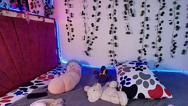 Snapshot of collins_Daph chatting on 09.27.25 collins Daph online show from 09.27.25