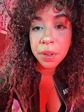 Snapshot of collins_Daph chatting on 10.04.25 collins Daph online show from 10.04.25