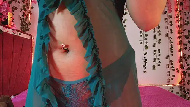 Snapshot of collins_Daph chatting on 10.23.25 collins Daph online show from 10.23.25