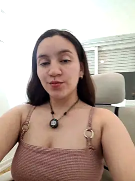 Snapshot of KattyHotson chatting on 05.04.26 KattyHotson online show from 05.04.26