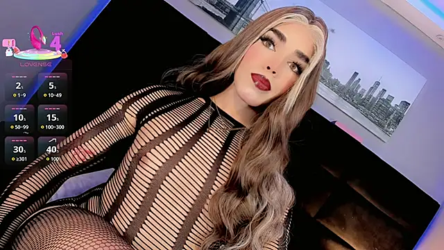 Snapshot of Baby-Isa chatting on 11.07.25 Baby-Isa online show from 11.07.25