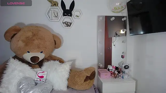 Snapshot of channel-rose1 chatting on 10.01.25 channel-rose1 online show from 10.01.25