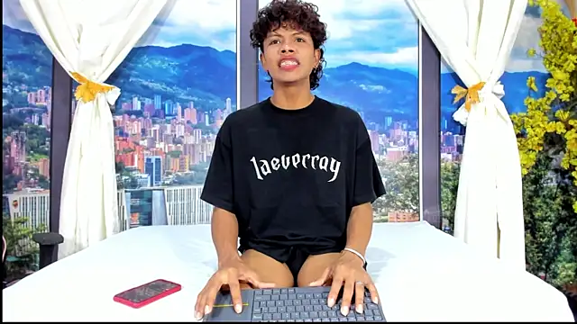 Snapshot of MilthonDelis chatting on 11.06.25 MilthonDelis online show from 11.06.25