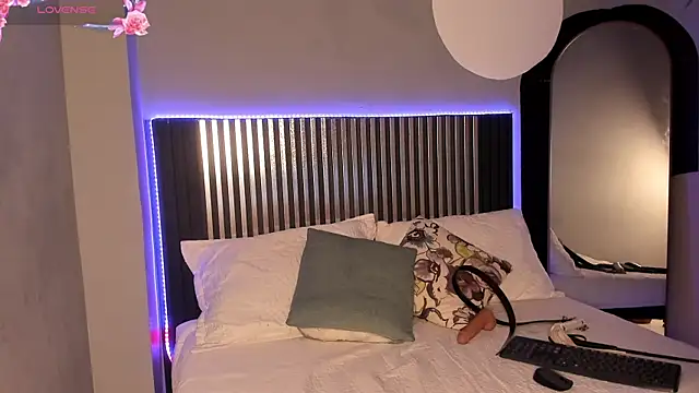 Emilybeltons online show from 10.10.25