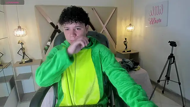 BenjaminBottonn online show from 10.04.25