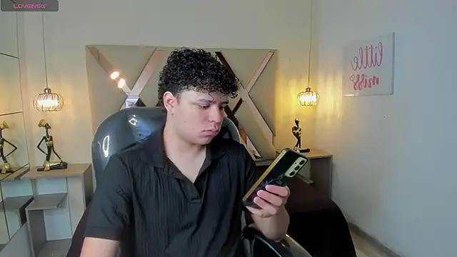 BenjaminBottonn online show from 10.15.25