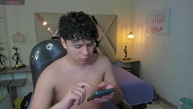 BenjaminBottonn online show from 10.29.25