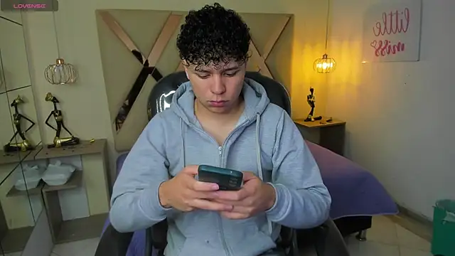 BenjaminBottonn online show from 11.05.25