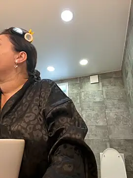 Snapshot of Liza_Will chatting on 10.31.25 Liza Will online show from 10.31.25