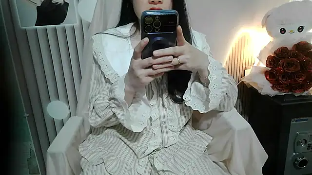 Snapshot of Emachiii chatting on 11.13.25 Emachiii online show from 11.13.25