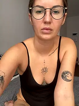 Snapshot of ElizabetBlack chatting on 10.20.25 ElizabetBlack online show from 10.20.25