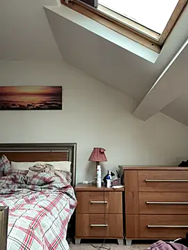 Snapshot of Woodchip chatting on 10.04.25 Woodchip online show from 10.04.25