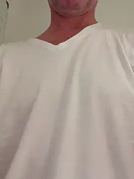 Snapshot of Woodchip chatting on 11.02.25 Woodchip online show from 11.02.25