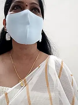 Snapshot of shivani27 chatting on 09.15.25 shivani27 online show from 09.15.25