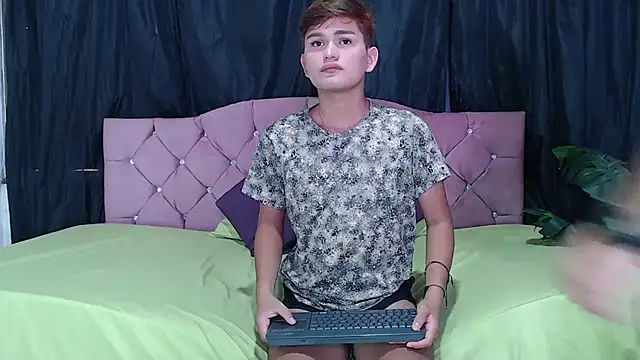 daring sexy boys online show from 11.02.25