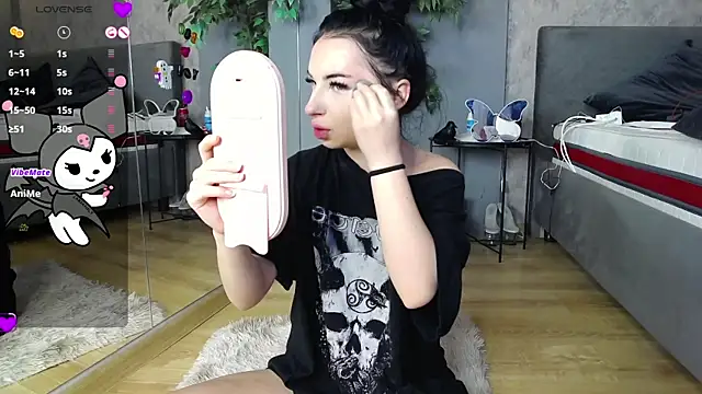 Snapshot of ScarlettJakobs chatting on 10.27.25 ScarlettJakobs online show from 10.27.25