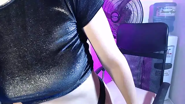 Snapshot of Gigibies1 chatting on 11.15.25 Gigibies1 online show from 11.15.25