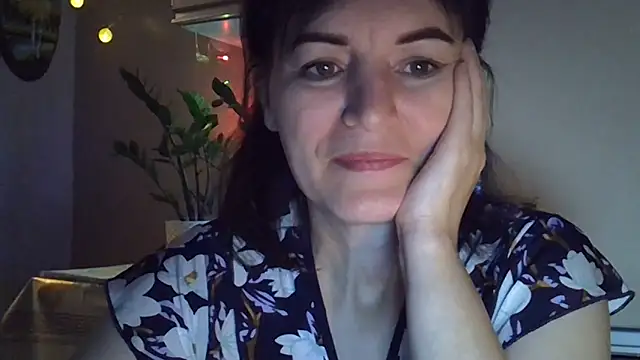 Snapshot of Krystal_82 chatting on 10.18.25 Krystal 82 online show from 10.18.25