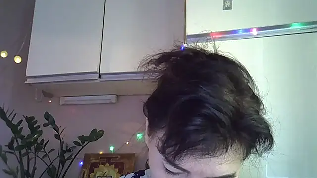 Snapshot of Krystal_82 chatting on 10.21.25 Krystal 82 online show from 10.21.25