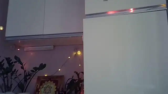 Snapshot of Krystal_82 chatting on 10.28.25 Krystal 82 online show from 10.28.25