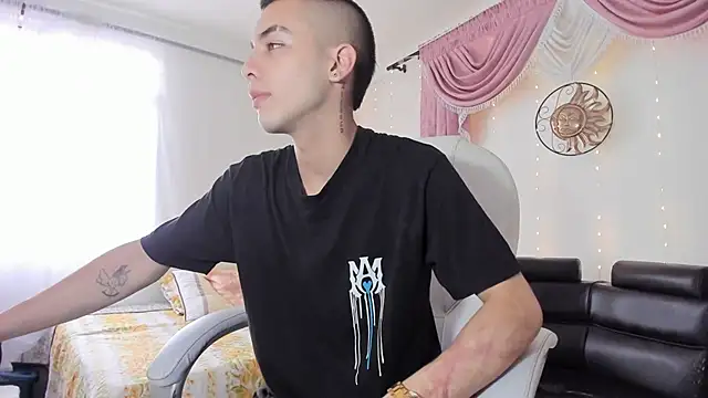 Dereck Boy8 online show from 10.07.25