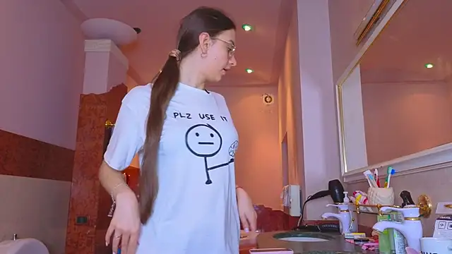 Real cutie1 online show from 12.18.25