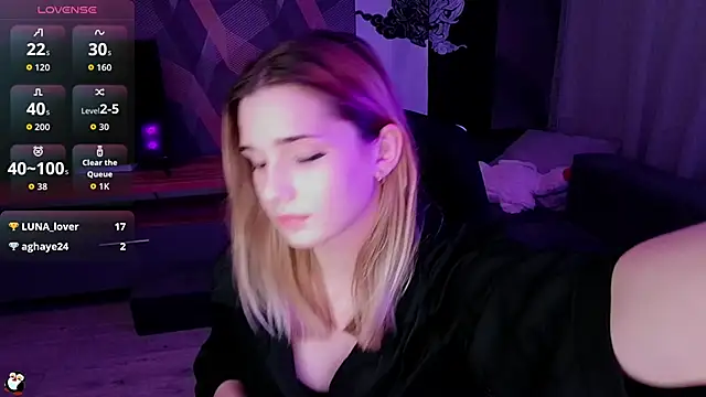 Snapshot of Sandy_Belle chatting on 10.02.25 Sandy Belle online show from 10.02.25