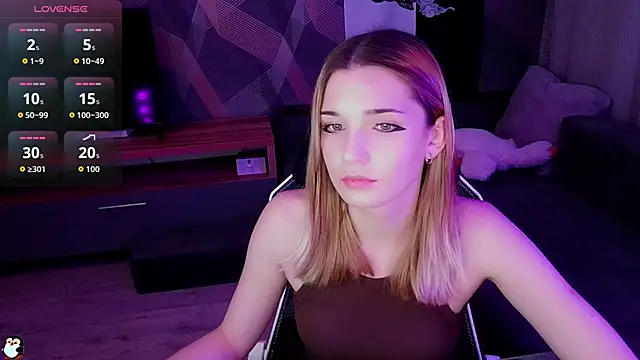 Snapshot of Sandy_Belle chatting on 10.04.25 Sandy Belle online show from 10.04.25