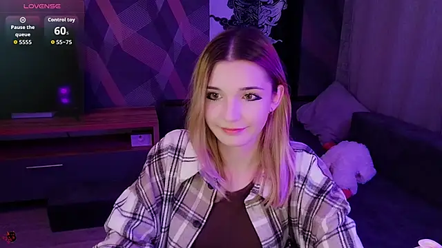 Snapshot of Sandy_Belle chatting on 10.07.25 Sandy Belle online show from 10.07.25