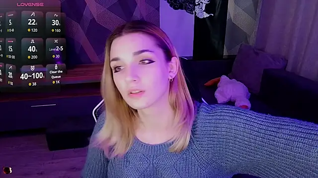 Snapshot of Sandy_Belle chatting on 10.09.25 Sandy Belle online show from 10.09.25