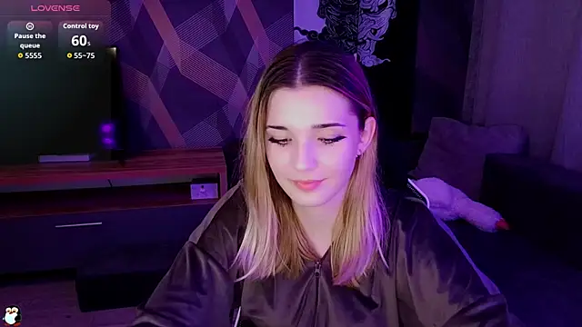 Snapshot of Sandy_Belle chatting on 10.09.25 Sandy Belle online show from 10.09.25