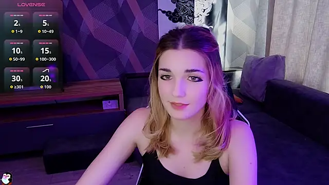 Snapshot of Sandy_Belle chatting on 10.13.25 Sandy Belle online show from 10.13.25