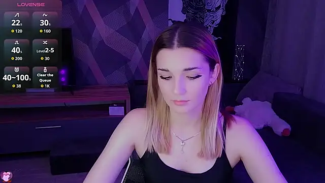 Snapshot of Sandy_Belle chatting on 10.18.25 Sandy Belle online show from 10.18.25