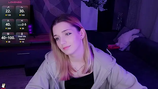 Snapshot of Sandy_Belle chatting on 10.22.25 Sandy Belle online show from 10.22.25