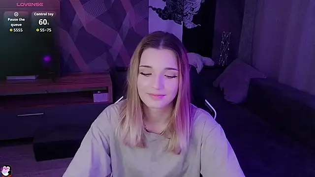 Snapshot of Sandy_Belle chatting on 10.23.25 Sandy Belle online show from 10.23.25