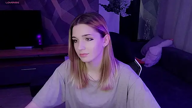 Snapshot of Sandy_Belle chatting on 10.25.25 Sandy Belle online show from 10.25.25