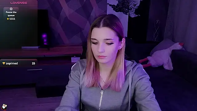 Snapshot of Sandy_Belle chatting on 10.28.25 Sandy Belle online show from 10.28.25