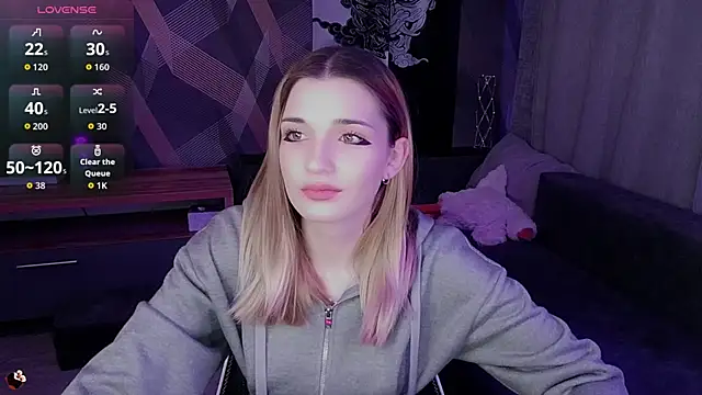 Snapshot of Sandy_Belle chatting on 10.29.25 Sandy Belle online show from 10.29.25