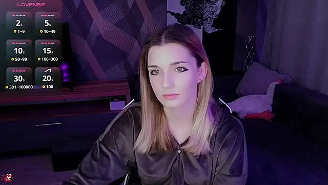 Snapshot of Sandy_Belle chatting on 10.30.25 Sandy Belle online show from 10.30.25