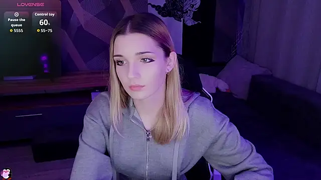 Snapshot of Sandy_Belle chatting on 10.31.25 Sandy Belle online show from 10.31.25