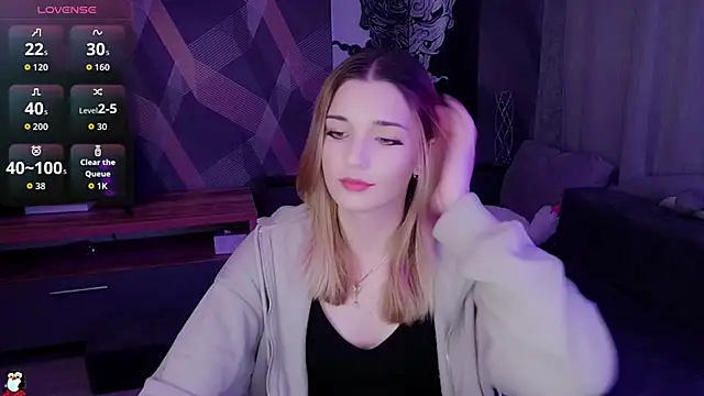 Snapshot of Sandy_Belle chatting on 11.04.25 Sandy Belle online show from 11.04.25