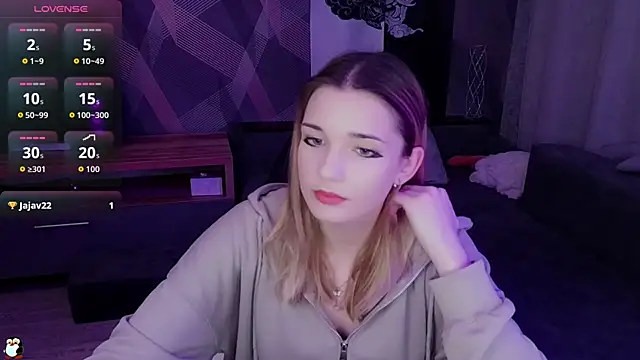 Snapshot of Sandy_Belle chatting on 11.06.25 Sandy Belle online show from 11.06.25