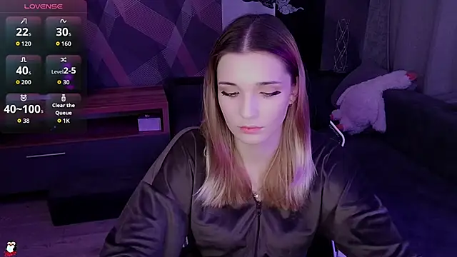 Snapshot of Sandy_Belle chatting on 11.08.25 Sandy Belle online show from 11.08.25