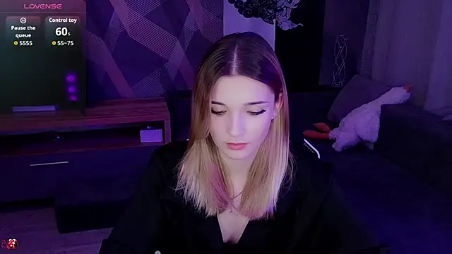 Snapshot of Sandy_Belle chatting on 11.11.25 Sandy Belle online show from 11.11.25