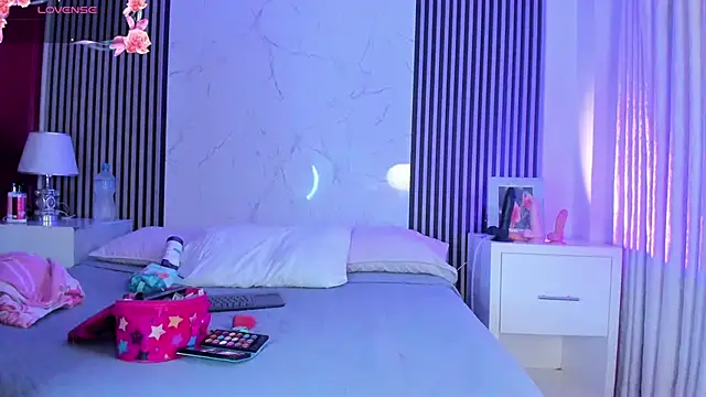 Snapshot of JackAndRosse_ chatting on 09.25.25 JackAndRosse online show from 09.25.25