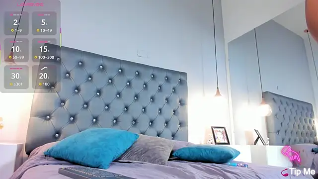 ScarlettGonzalez  online show from 10.31.25