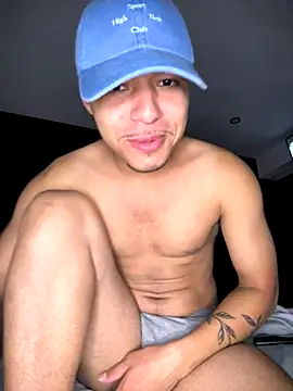 Snapshot of Mlkrrp chatting on 10.04.25 Mlkrrp online show from 10.04.25