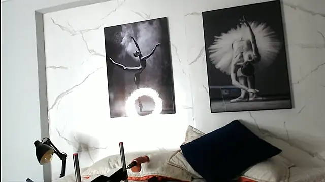 Evaa 18 online show from 12.22.25