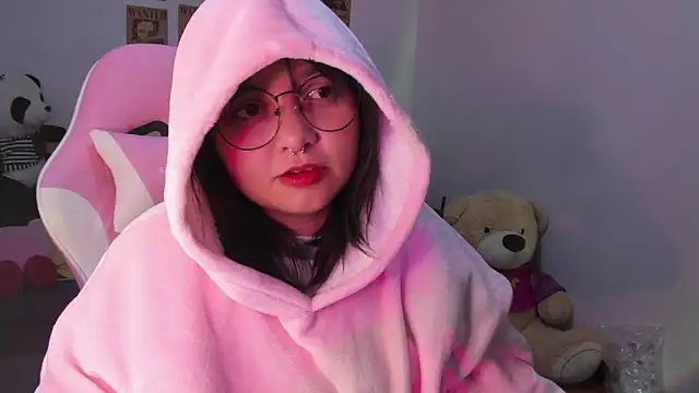 Snapshot of Lolii_Zoe chatting on 11.22.25 Lolii Zoe online show from 11.22.25