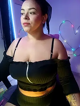 Snapshot of Danniela20 chatting on 10.05.25 Danniela20 online show from 10.05.25